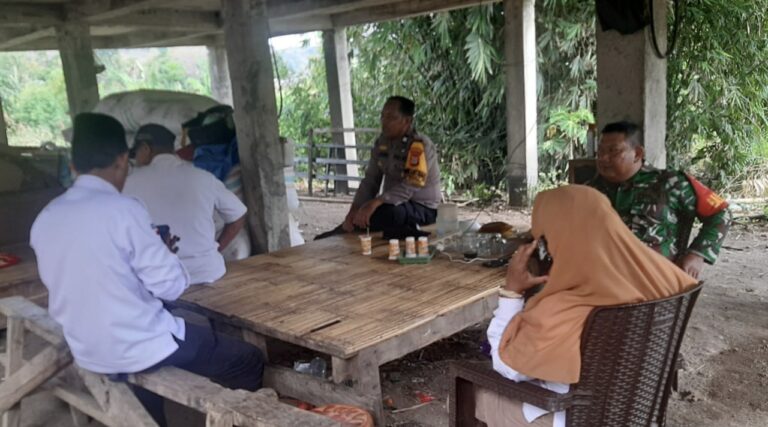 Bhabinkamtibmas Sambang Warga, Ajak Bersama Jaga Kamtibmas.