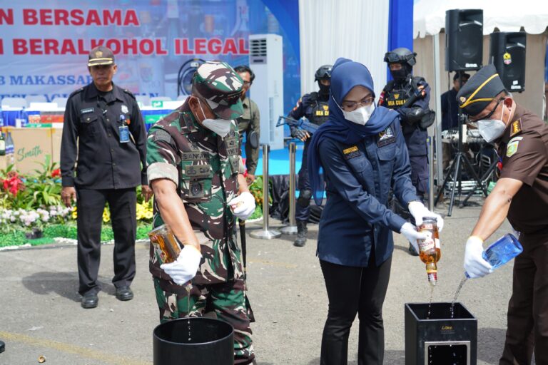 *Sinergi Jaga Negeri, Pangdam XIV/Hsn Hadiri Pemusnahan Barang Ilegal*