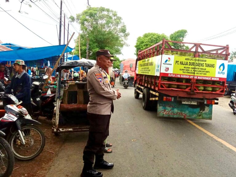 Polisi Atur Lalu Lintas dan Amankan Aktivitas Pasar Modern Lengkese, Antisipasi Kemacetan dan Gangguan Kamtibmas