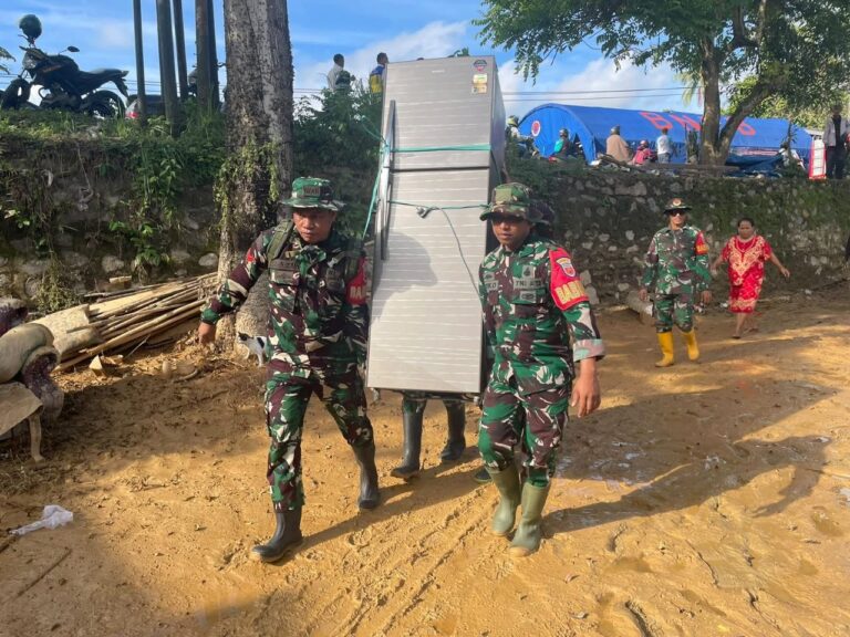 Kodim 1417/Kendari Hadir di Tengah Kesulitan Masyarakat