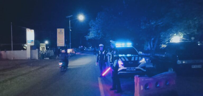 Tekan pelanggaran dimalam hari Satuan Lalu Lintas Melaksanakan Patroli.
