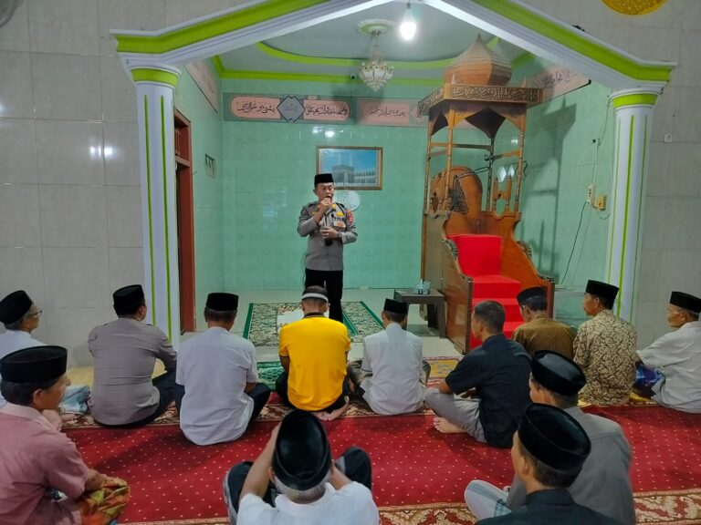 Kapolsek Polsel Ajak Warga Jaga Keamanan dan Awasi Anak dari Kenakalan Remaja