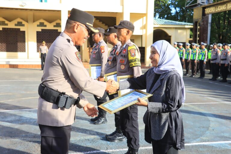 Pengabdian Berbuah Pangkat, Polres Takalar Apresiasi Personel Berprestasi dan Penggerak Sosial