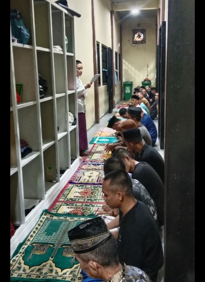 Dari Balik Jeruji Menuju Perbaikan Diri, Tahanan Polres Gowa Gelar Shalat Idul Adha
