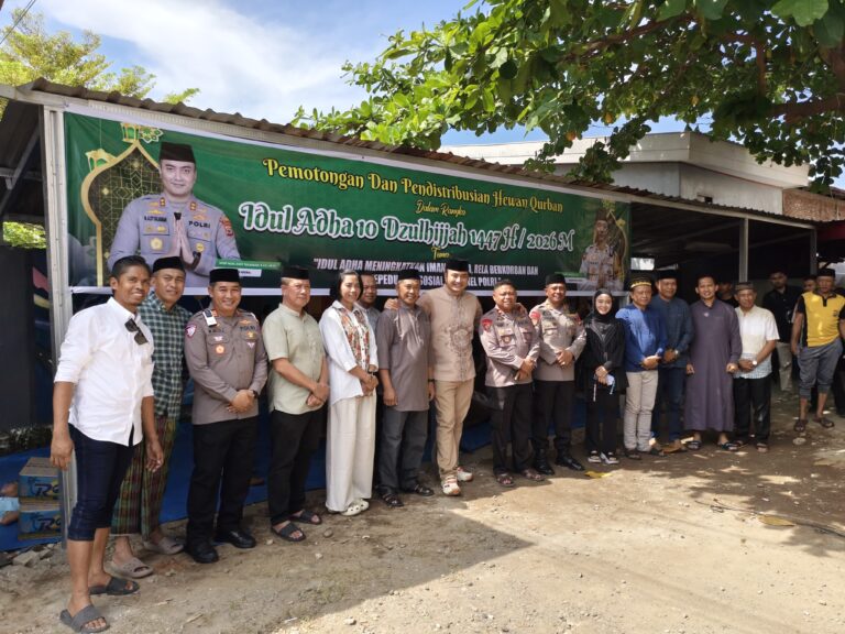 Kapolres Gowa Pimpin Pemotongan Hewan Kurban di Hari Raya Idul Adha 1447 H
