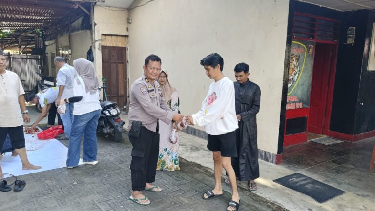 *Menyambut Hari Raya Idul Adha, ini yang dilakukan Polsek Somba Opu.*