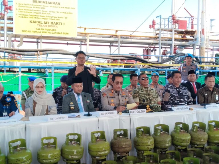 *Polda Sulsel Gelar Konferensi Pers Pengungkapan Kasus Penyalahgunaan BBM dan LPG Bersubsidi di Wilayah Sulawesi Selatan*