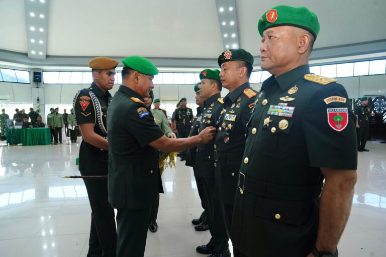 *Penuh Kehormatan, Pangdam XIV/Hasanuddin Pimpin Tradisi Penyambutan, Sertijab dan Pelepasan Pejabat Kasdam dan Irdam XIV/Hsn*