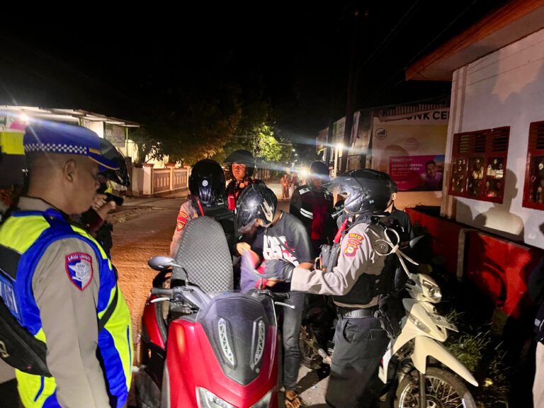 Patroli Akhir Pekan Polres Takalar Sasar Titik Rawan Kejahatan, Ciptakan Rasa Aman bagi Masyarakat