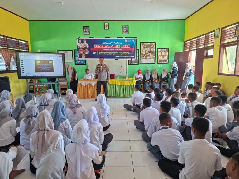 Kapolsek Bangkala Bekali Siswa Baru SMA 4 Jeneponto dengan Materi Anti Narkoba di MPLS