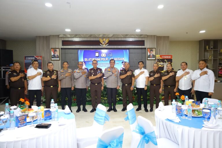 *Perkuat Sinergitas Polri dan Kejaksaan, Kapolda Sulsel Gelar Silaturahmi Bersama Kajati Sulsel*