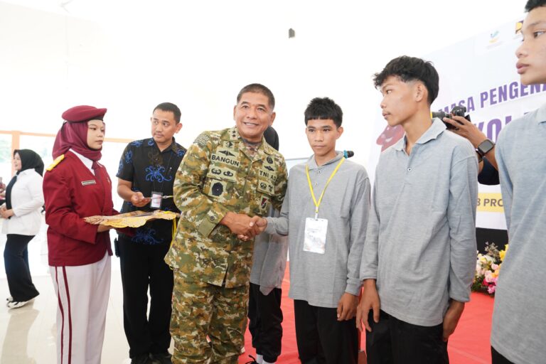*Wujudkan Generasi Berkarakter dan Berkualitas, Pangdam XIV/Hsn Hadiri Pembukaan MPLS Rakyat Terintegrasi*