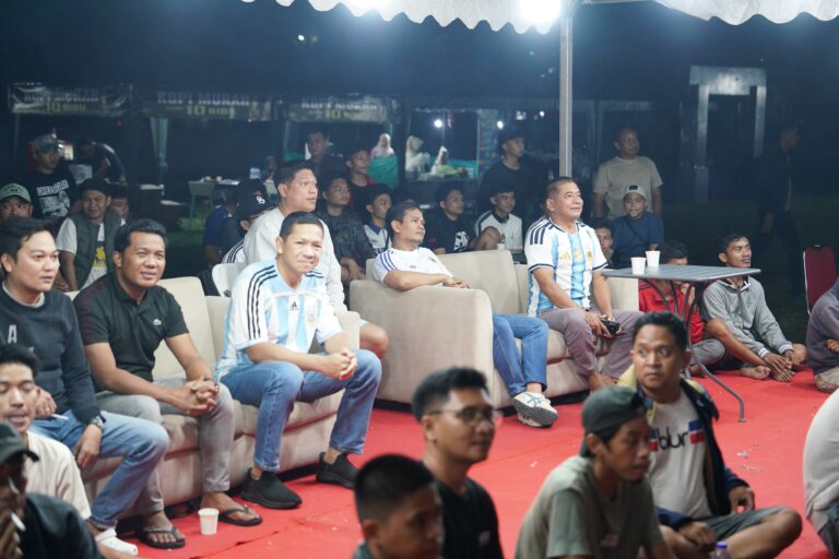 *Pukul 03.00 WITA Lapangan Hasanuddin Bergemuruh! Pangdam XIV /Hsn Nobar Piala Dunia Bersama Ribuan Warga Kota Makassar*