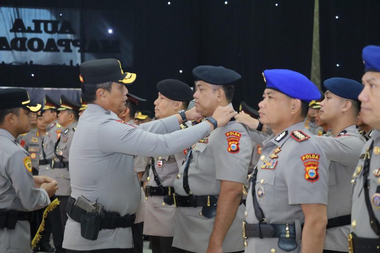 *Kapolda Sulsel Pimpin Sertijab Pejabat Utama dan Kapolres Jajaran Serta Lantik Karolog dan Kapolresta Gowa*