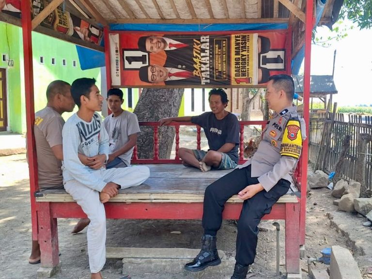 Bhabinkamtibmas Ajak Warga Perkuat Ronda Malam dan Semarakkan Kemerdekaan di Desa Banyuanyara