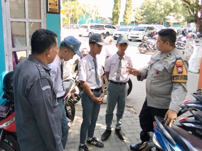 Babinkamtibmas Polsek Pattallassang Ajak Pelajar SMA Negeri 3 Takalar Bentengi Diri dari Kenakalan Remaja dan Kejahatan Jalanan