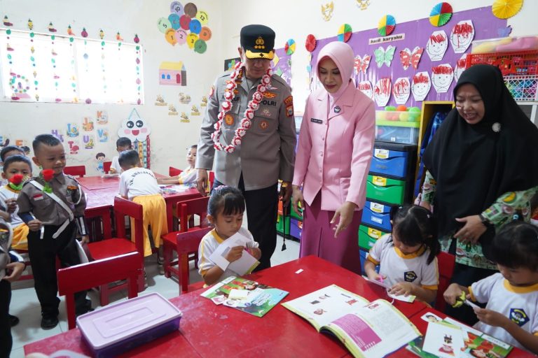 Kapolresta Gowa Kunjungi TK Kemala Bhayangkari 07, Pastikan Proses Pendidikan Berjalan Baik