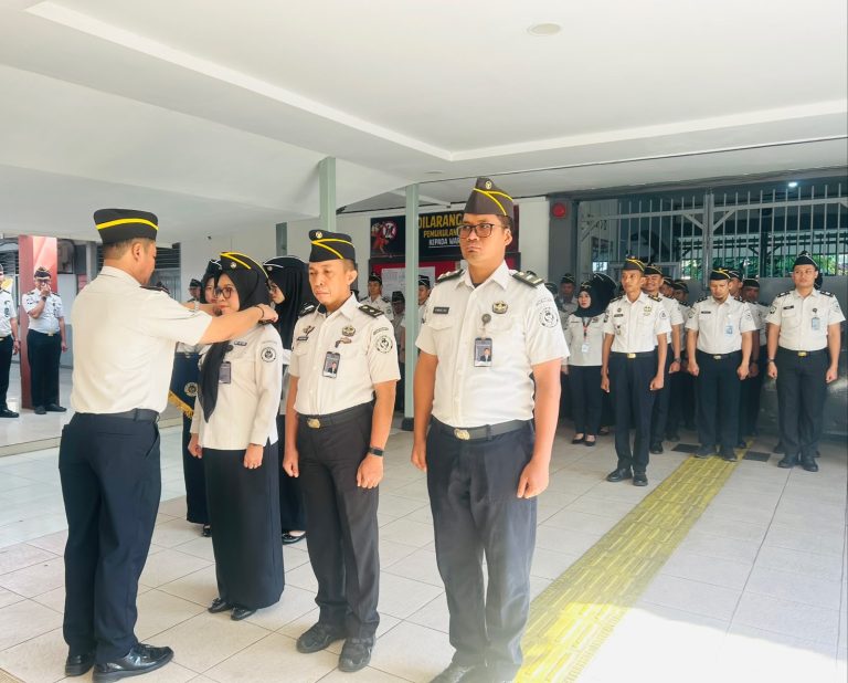 APEL PAGI PENUH APRESIASI, LAPAS MAKASSAR BERI PENGHARGAAN DAN KENAIKAN PANGKAT PEGAWAI