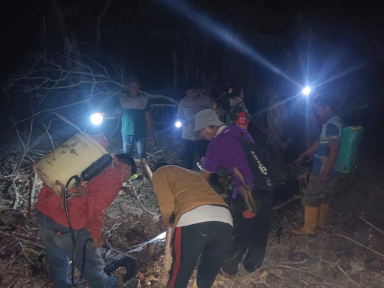 KEBAKARAN LAHAN 7 HEKTAR DI RUMBIA, PERSONEL GABUNGAN LAKUKAN PEMADAMAN