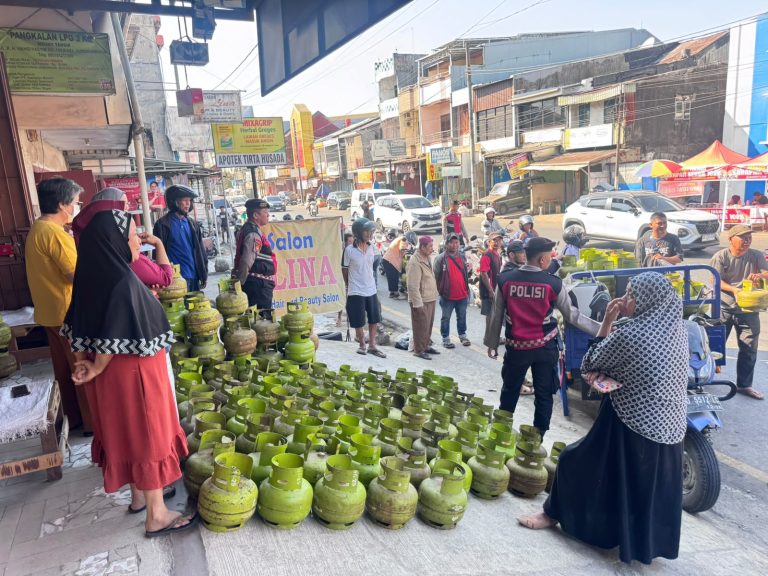 Jaga Arus Lalu Lintas Tetap Lancar, Perintis Presisi Polresta Gowa Pantau SPBU dan Agen LPG