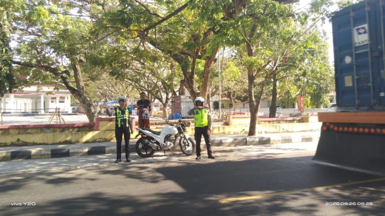 Satlantas Polres Jeneponto Gelar Gatur Pagi di Pertigaan Putri Solo