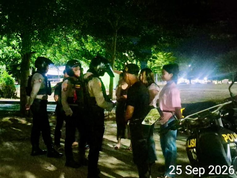 Patroli Perintis Presisi Polres Takalar Sasar Keramaian Malam Hari, Pemuda yang Nongkrong Diimbau Pulang