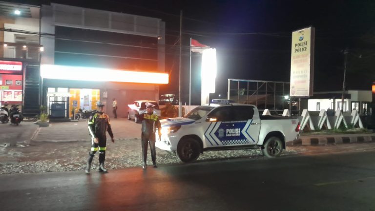 Cegah Laka dan Kemacetan, Sat Lantas Polres Jeneponto Patroli Malam di Pusat Kota