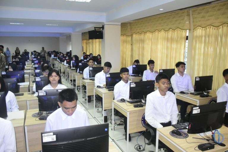 *LANJUT KE HARI KEDUA, SKD POLTEKIMIPAS BERJALAN LANCAR*