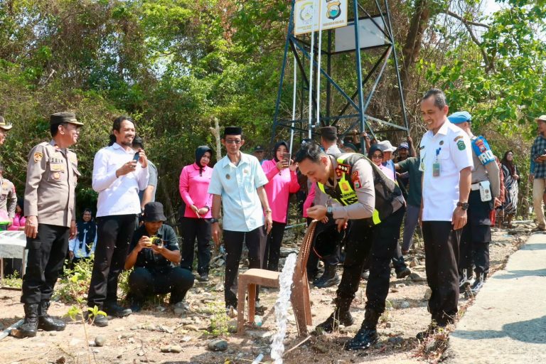 Air Bersih Mengalir di Punaga, Bhayangkari Polres Takalar Hadir untuk 500 Kepala Keluarga