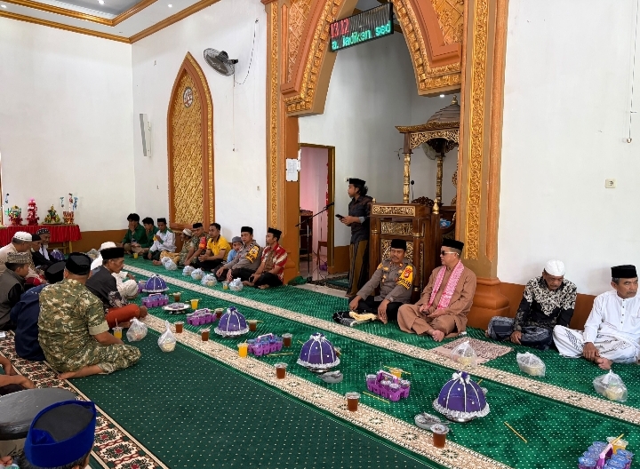 *Hadiri Maulid Nabi Muhammad SAW, Kapolsek Tompobulu Bangun Kebersamaan dan Sinergitas Bersama Masyarakat*