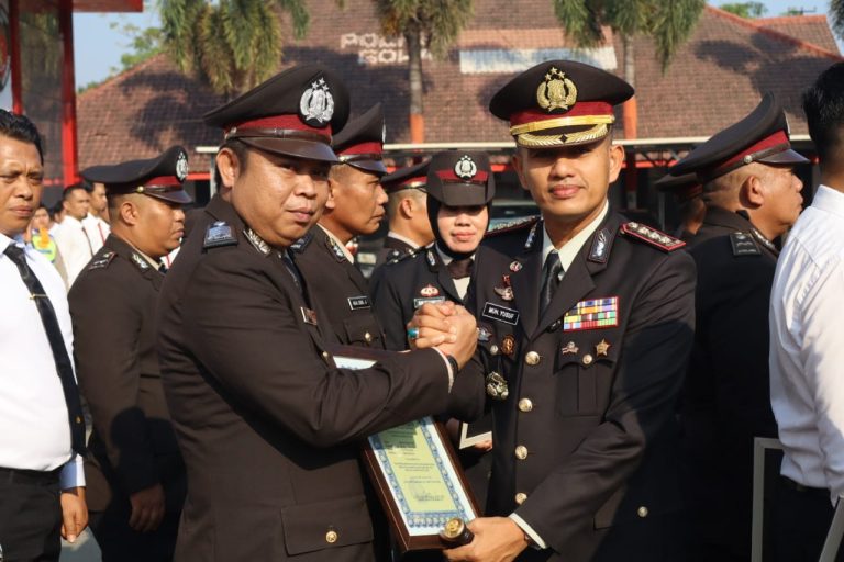 Peringati Hari Kesaktian Pancasila, Kapolresta Gowa Apresiasi 11 Personel Berprestasi