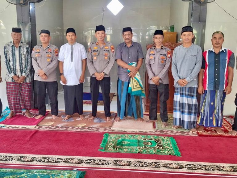 Jumat Curhat di Masjid Nurul Amanah, Kapolsek Mappakasunggu Ajak Warga Jaga Kamtibmas