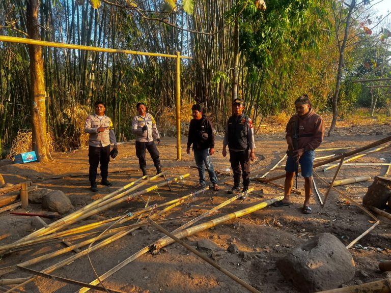 Digerebek Polisi, Arena Judi Sabung Ayam di Rumbia Jeneponto Dibongkar Paksa, Pelaku Kocar-kacir.